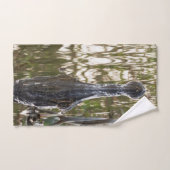 Alligator qui traîne dans les eaux des marais (Serviette à main)