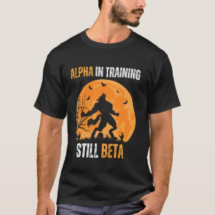 Alpha in Training Still Beta Wolf Meme Strong en T-shirt