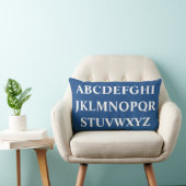 ALPHABET BLANC PERSONNALISÉ sur coussin BLEU (Chaise)