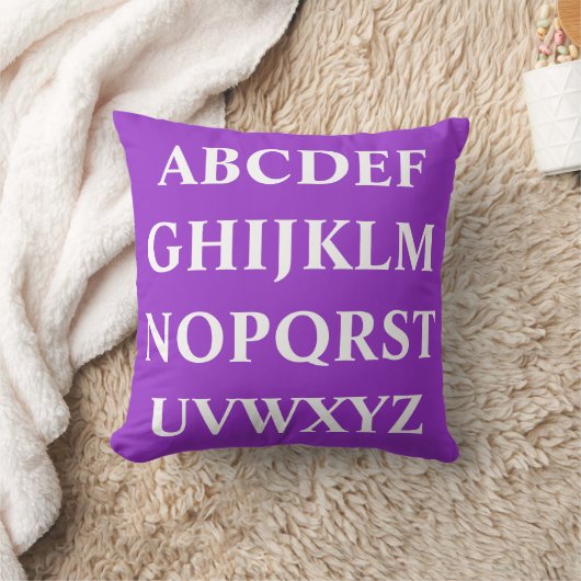 ALPHABET BLANC sur coussin violet clair (Couverture)