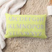 ALPHABET gris PERSONNALISÉ sur coussin jaune pâle (Couverture)