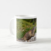 Alpiene marmot op rots koffiemok (Voorkant links)