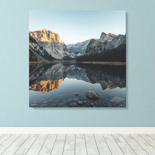 Alpine Mirror Scene – Poster van het rustige lands Canvas Afdruk (Insitu (Houten vloer))
