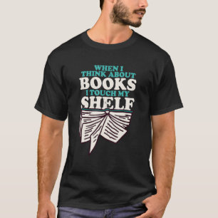Als ik aan boeken denk, raak ik op mijn boekje Wo T-shirt