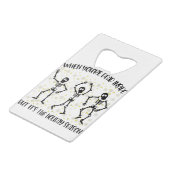 Als je binnen dood bent, maar het is de vakantiepe kredietkaart flessenopener (Voorkant Gekanteld)