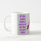 Als je mensen beoordeelt, dan citeert inspirerend  koffiemok (Links)