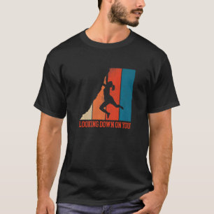Als je naar beneden kijkt op je rotsklimmer t-shirt