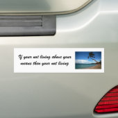 Als je niet boven je geld leeft... bumpersticker (Op auto)