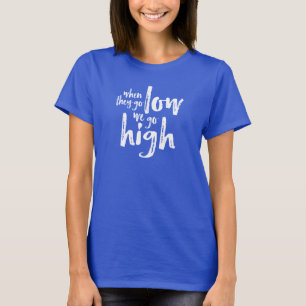 Als ze laag gaan, gaan we hoog. t-shirt