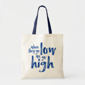 Als ze laag gaan, gaan we hoog. tote bag (Voorkant)