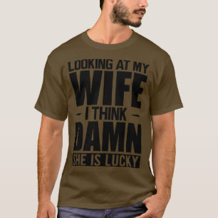 Als ze naar mijn vrouwendam kijkt, heeft ze geluk t-shirt