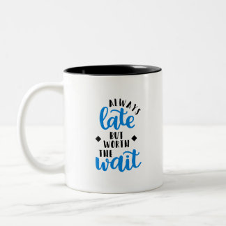 Altijd te laat, maar de wachttijd waard tweekleurige koffiemok
