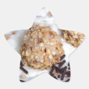 Amandelmoes met chocoladesproinkels ster sticker