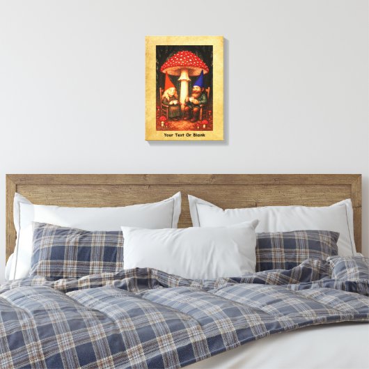 Amanita Mushroom en Gnomes Canvas Afdruk (Insitu (Slaapkamer))
