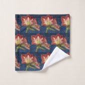 Amaryllis rouge rose jaune sur Arrière - plan bleu (Gant de toilette)