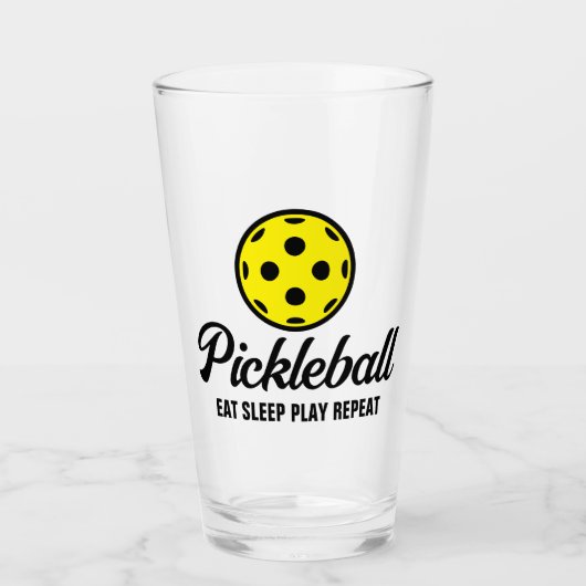 Amateur de Pickleball boire du verre avec une cita (Devant)