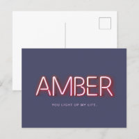 Ambergeling in gloeiende neonverlichting nieuwheid