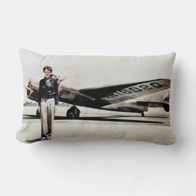 Amelia Earhart en haar Lockheed Electra juli 1937 Kussen (Voorkant)
