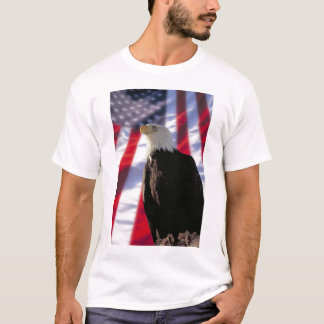 Américain Eagle et T-shirt de drapeau