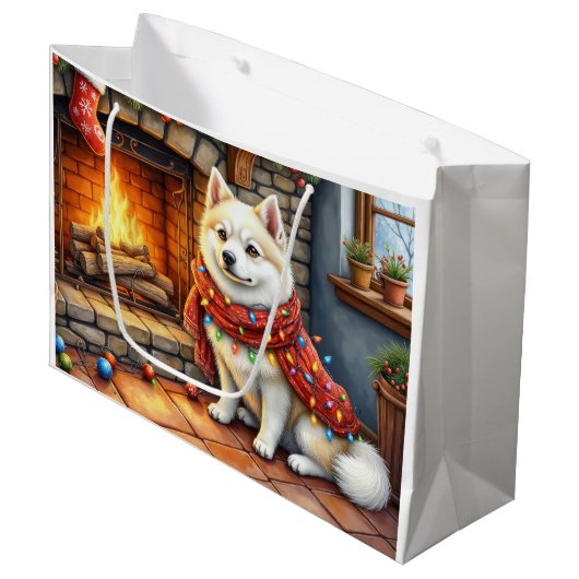 American Eskimo Fireplace with Christmas Lights Groot Cadeauzakje (Voorkant Gekanteld)
