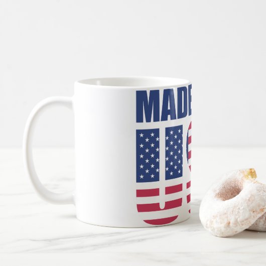 American Flag "MADE" Typography Mug - Patriotic (Avec donut)