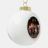 American Staffordshire bij de open haard Kerstmis Keramische Bal Ornament (Links)