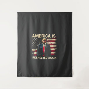 Amerika wordt weer gerespecteerd Trump USA 4 juli Wandkleed