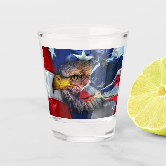 Amerikaans Bald Eagle Wolf Flag Patriotic Shot Glas (Voorkant)