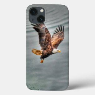 Amerikaans Kaal Eagle die over Oceaan vliegen iPhone 13 Hoesje