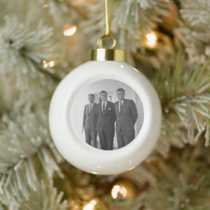 Amerikaans President John Kennedy & Broers, Camelo Keramische Bal Ornament