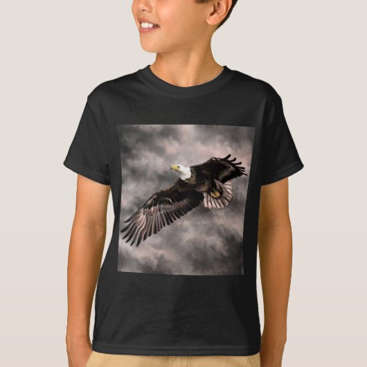 Amerikaanse Bald Eagle Flying in Storm Clouds T-shirt (Voorkant)