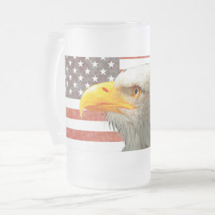 Amerikaanse Bald Eagle op een Amerikaanse vlag Matglas Bierpul
