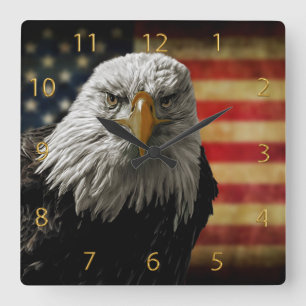 Amerikaanse Bald Eagle over de vlag van Grunge Vierkante Klok