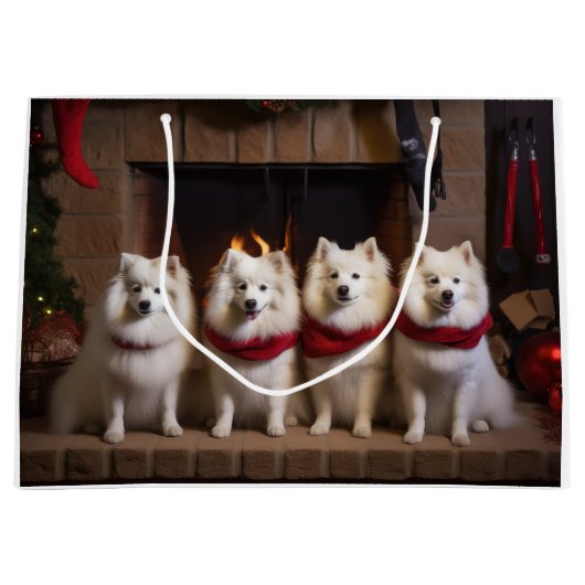 Amerikaanse Eskimo bij de open haard Kerstmis Groot Cadeauzakje (Voorkant)