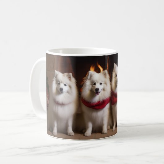 Amerikaanse Eskimo bij de open haard Kerstmis Koffiemok (Voorkant links)