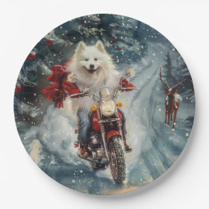 Amerikaanse Eskimo-hond rijdt op motorfiets met Ke Papieren Bordje