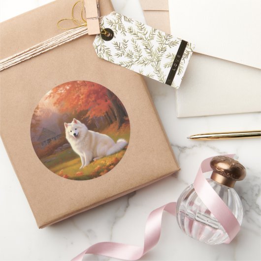 Amerikaanse Eskimo in herfstbladeren Herfst geïnsp Ronde Sticker (Geschenken)