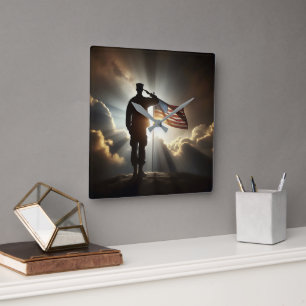 Amerikaanse soldaat groet Amerikaanse vlag Vierkante Klok