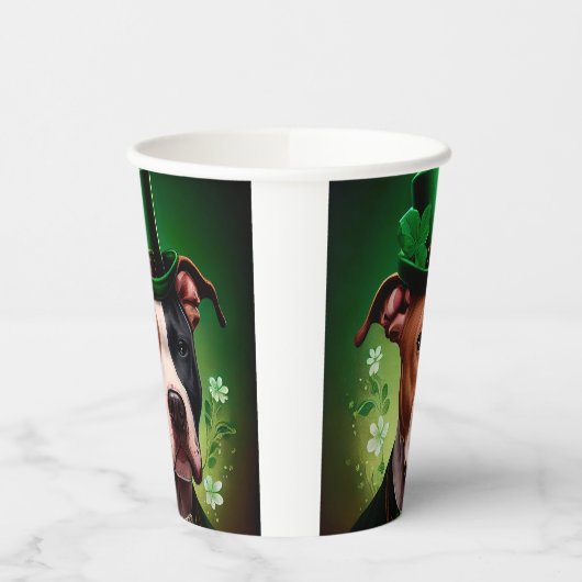 Amerikaanse Staffordshire-hond in St. Patrick's Da Papieren Bekers (Links)