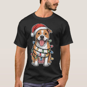 Amerikaanse Staffordshire Terriër verpakt in Kerst T-shirt