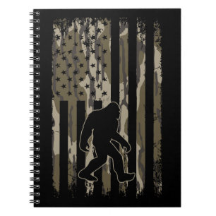 Amerikaanse vlag Bigfoot onder Land Camo Notitieboek
