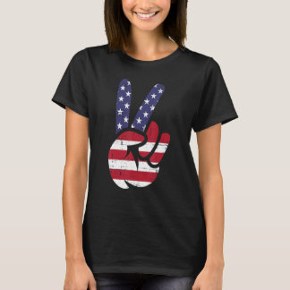 Amerikaanse vlag en patriottisch vredesteken hand  t-shirt