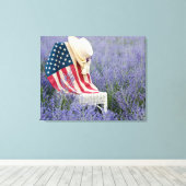 Amerikaanse vlag en Pet op voorzitter Canvas Afdruk (Insitu (Houten vloer))