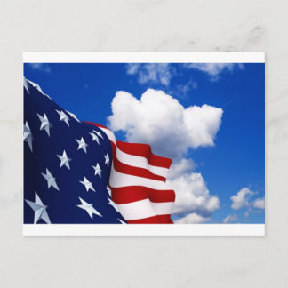 Amerikaanse vlag in blauwe lucht briefkaart