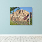 Amerikaanse vlag in Zion National Park I Canvas Afdruk (Insitu (Houten vloer))