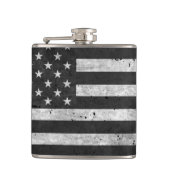 Amerikaanse vlag met zwarte en witte verdringing heupfles (Voorkant)