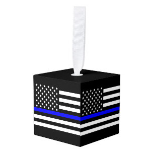 Amerikaanse vlag op een blauwe lijn symbolisch ged ornament