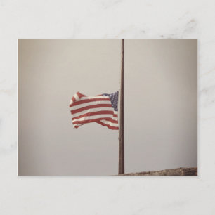 Amerikaanse vlag op halve mast briefkaart