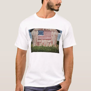 Amerikaanse vlag op schuur geschilderd t-shirt