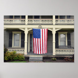 Amerikaanse vlag op veranda in Vermont Poster
